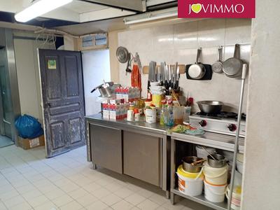 Magasins - 120 m² - 5 pièces