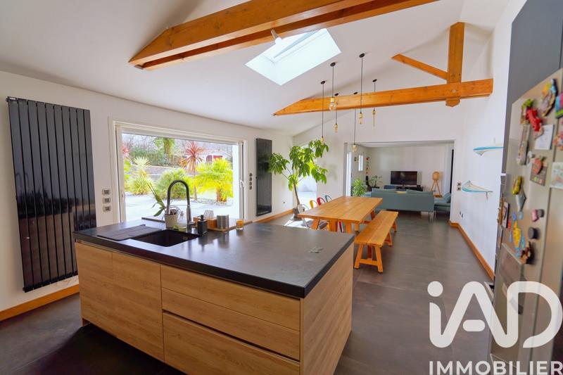 Maison - 225 m² - 9 pièces