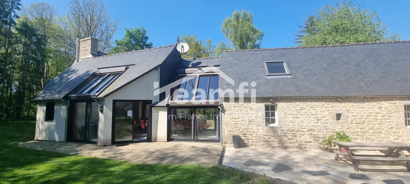 Maison - 230 m² - 8 pièces