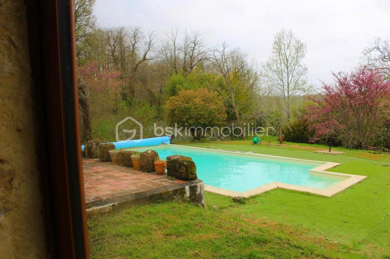 Demeure - 335 m² - 12 pièces