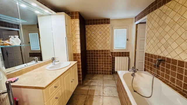 Maison - 180 m² - 9 pièces