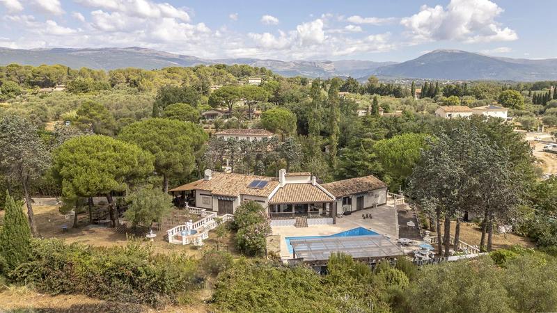 Villa - 371 m² - 8 pièces