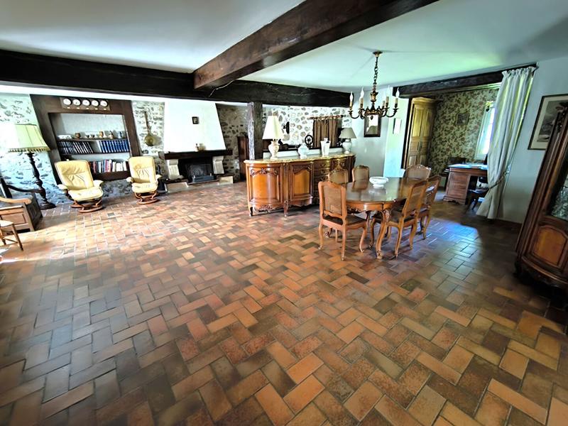 Maison - 225 m² - 7 pièces