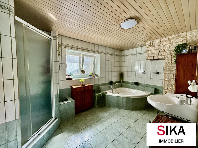 Maison - 220 m² - 8 pièces