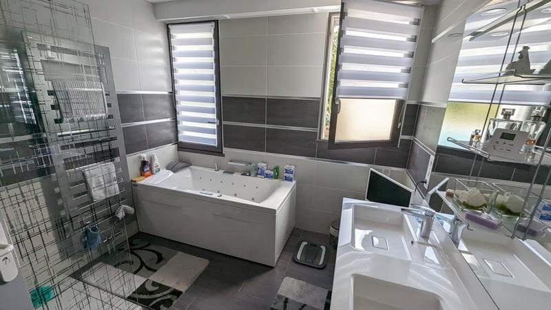 Maison - 166 m² - 7 pièces