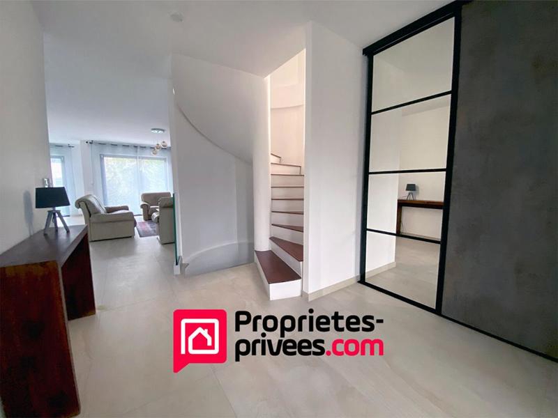 Maison - 218 m² - 9 pièces