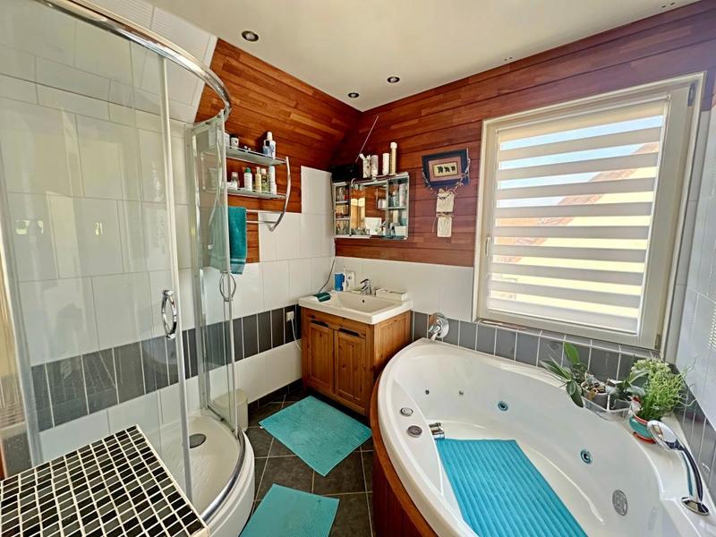 Villa - 241 m² - 8 pièces