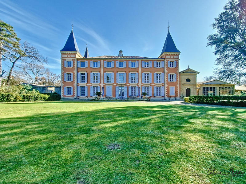 Château - 1 452 m² - 29 pièces