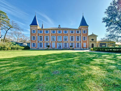 Château - 1 452 m² - 29 pièces