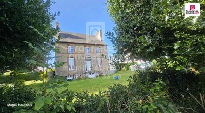 Propriété - 197 m² - 10 pièces