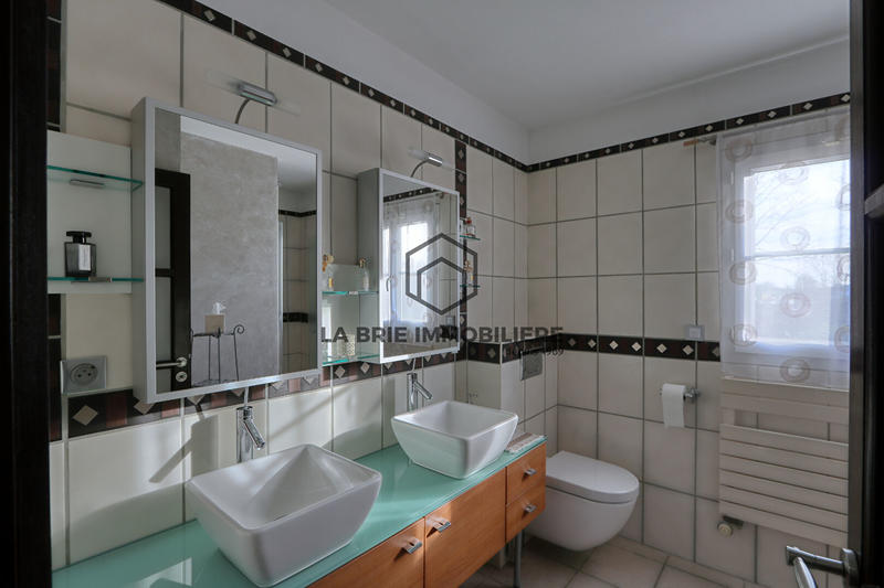 Maison - 155 m² - 6 pièces