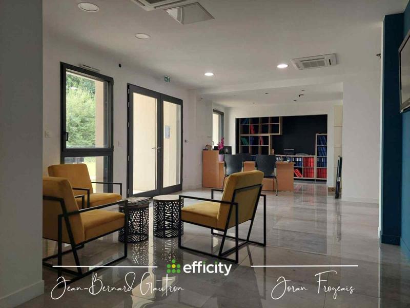 Bureau - 587 m² - 17 pièces