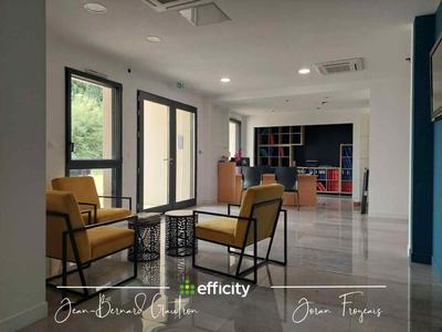 Bureau - 587 m² - 17 pièces