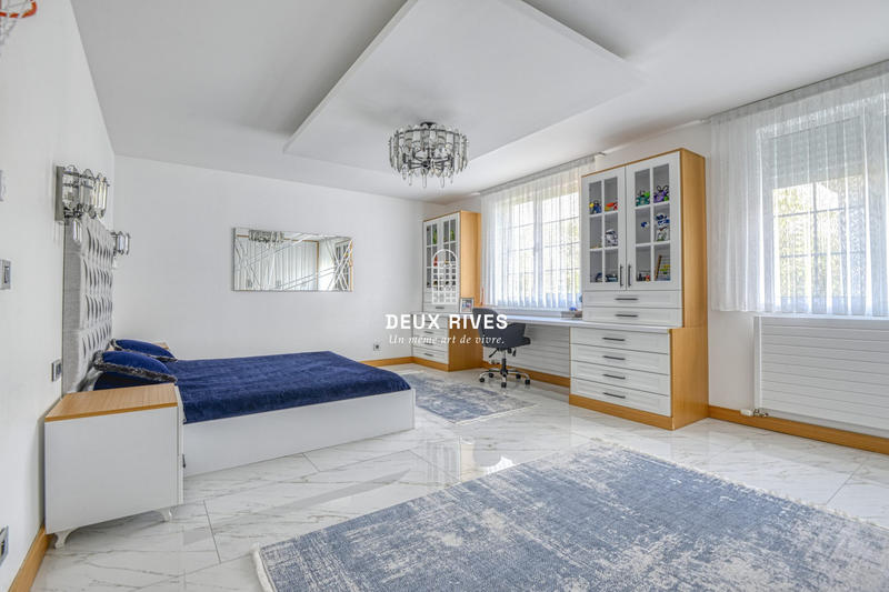 Maison - 550 m² - 7 pièces