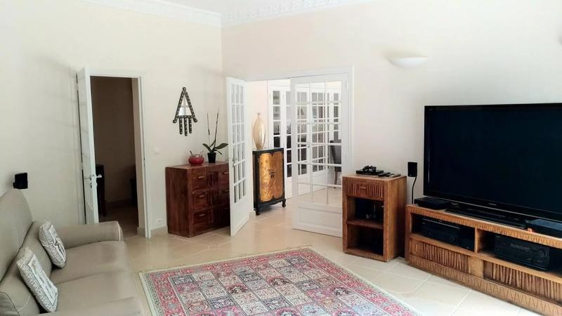 Propriété - 710 m² - 14 pièces