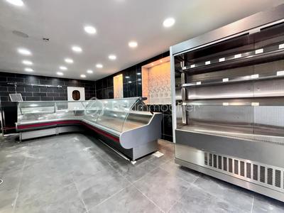 Local commercial - 110 m² - 7 pièces