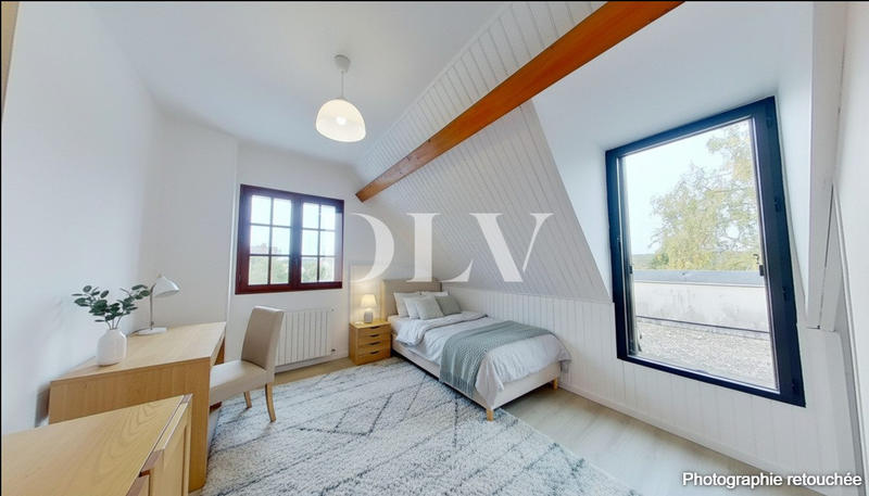 Maison - 220 m² - 8 pièces