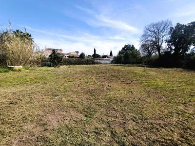 Terrain constructible - 1 055 m²