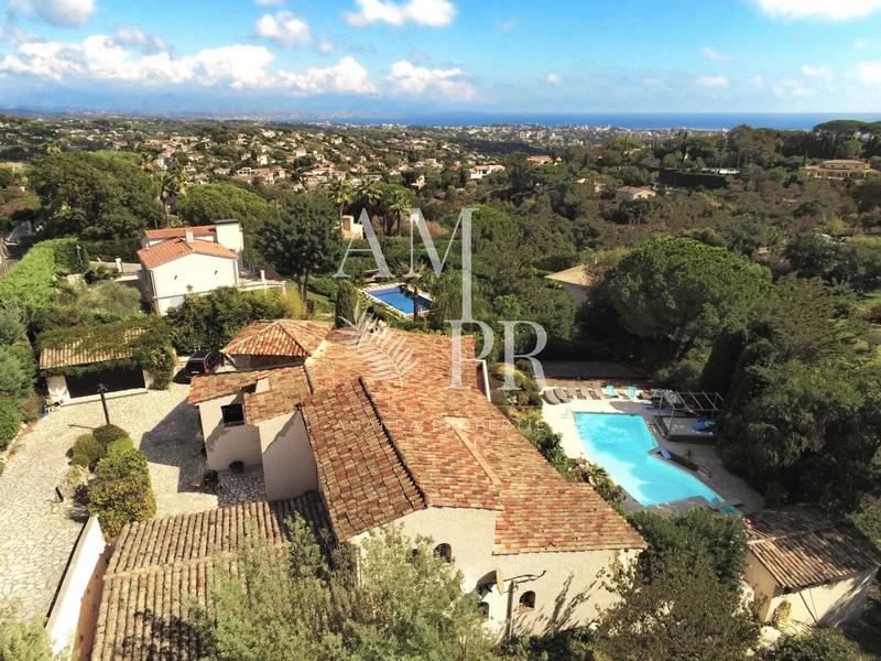 Villa - 240 m² - 7 pièces