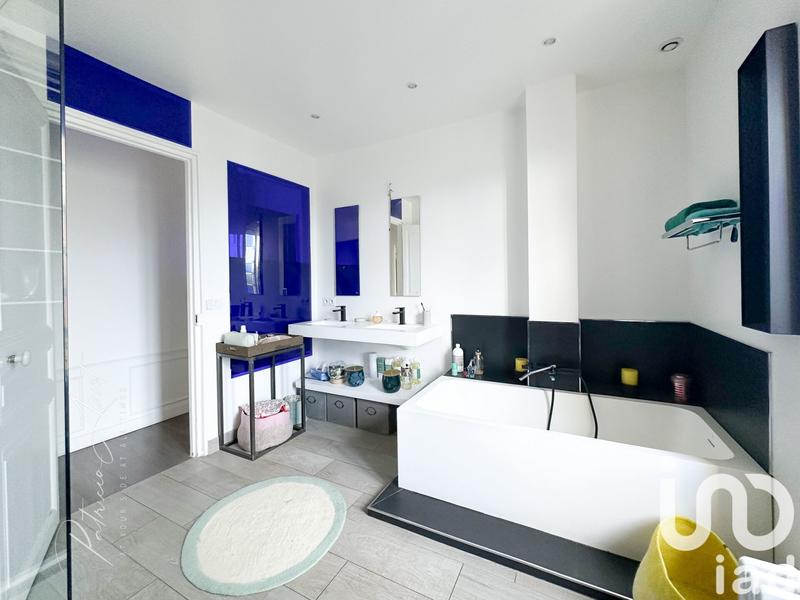 Maison - 200 m² - 7 pièces