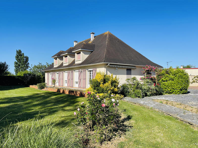 Maison - 208 m² - 8 pièces