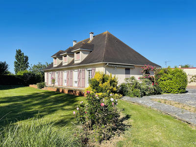 Maison - 208 m² - 8 pièces