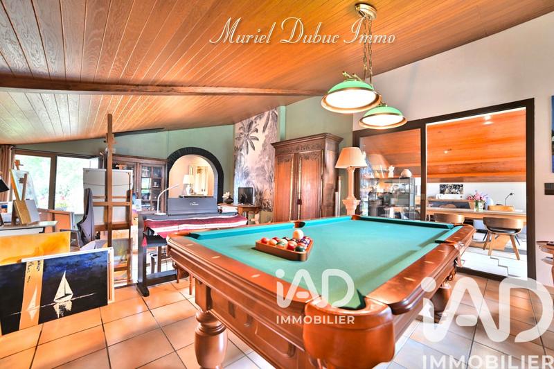 Maison - 239 m² - 8 pièces