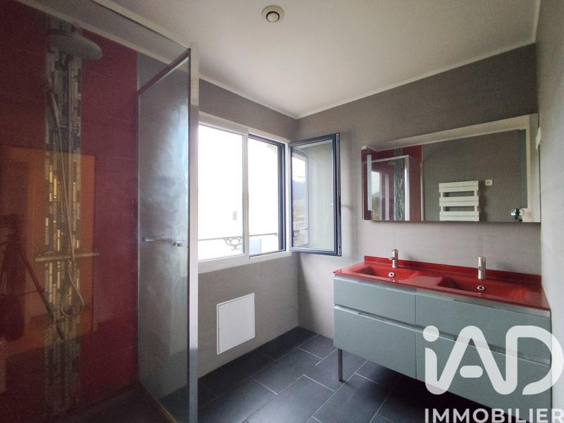 Maison - 189 m² - 9 pièces