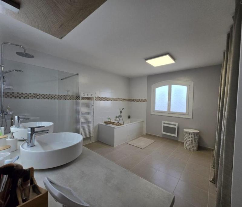 Villa - 215 m² - 12 pièces