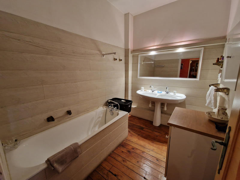 Maison - 340 m² - 12 pièces