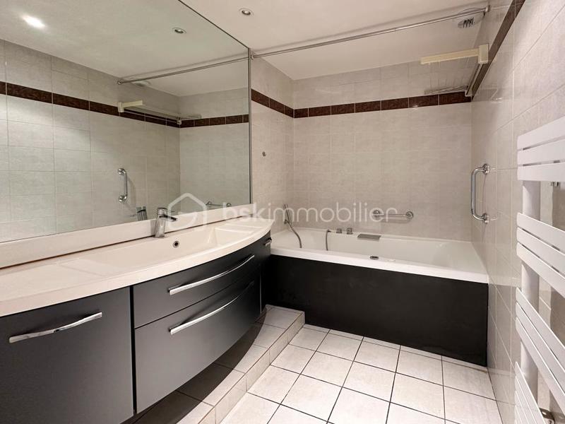 Appartement - 93 m² - 4 pièces