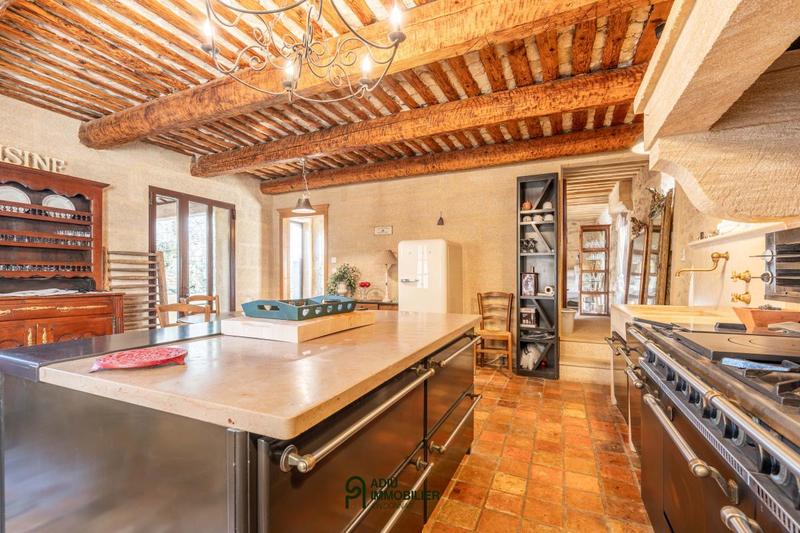 Propriété - 377 m² - 9 pièces