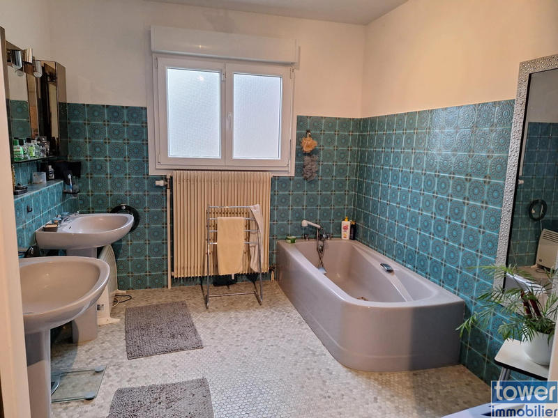 Maison - 261 m² - 11 pièces