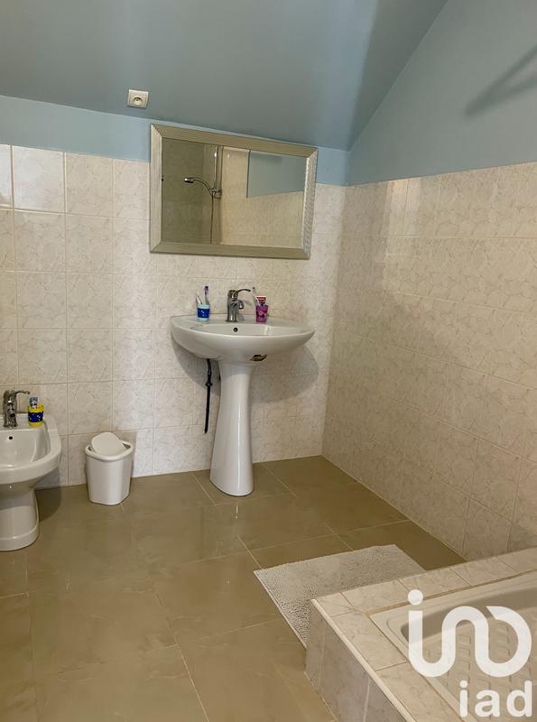 Maison - 230 m² - 9 pièces