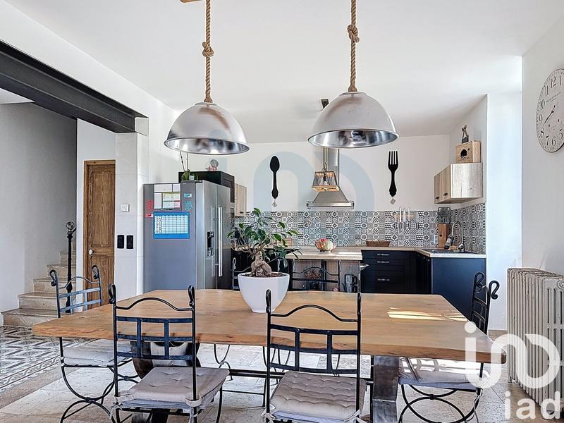 Maison - 250 m² - 6 pièces