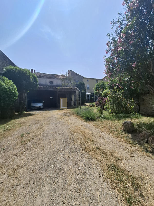 Maison - 300 m² - 10 pièces