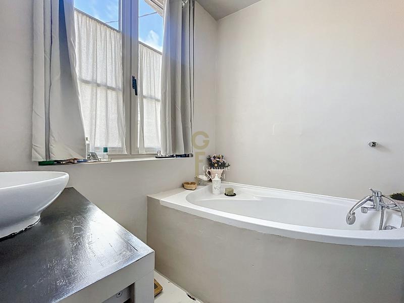 Maison - 184 m² - 8 pièces