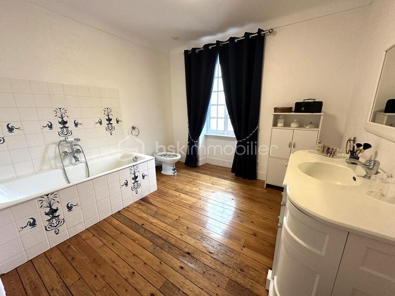 Propriété - 206 m² - 7 pièces