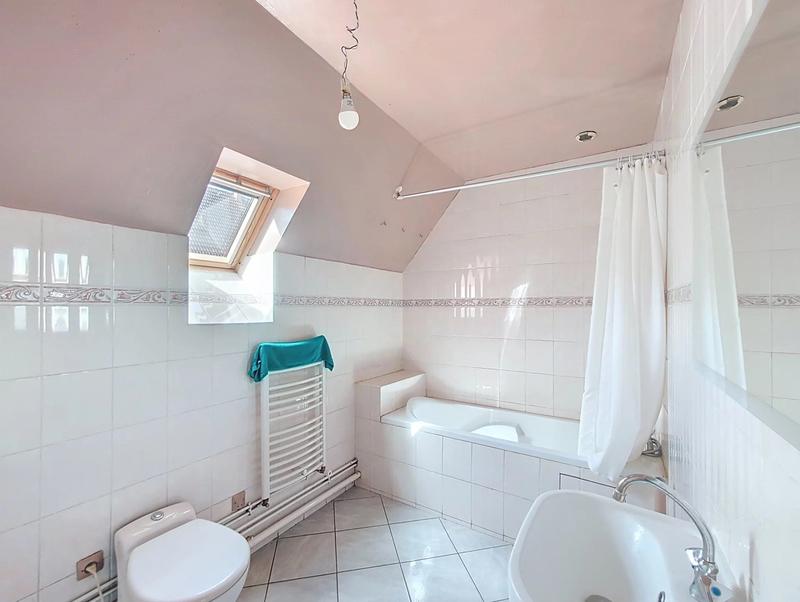 Maison - 94 m² - 5 pièces