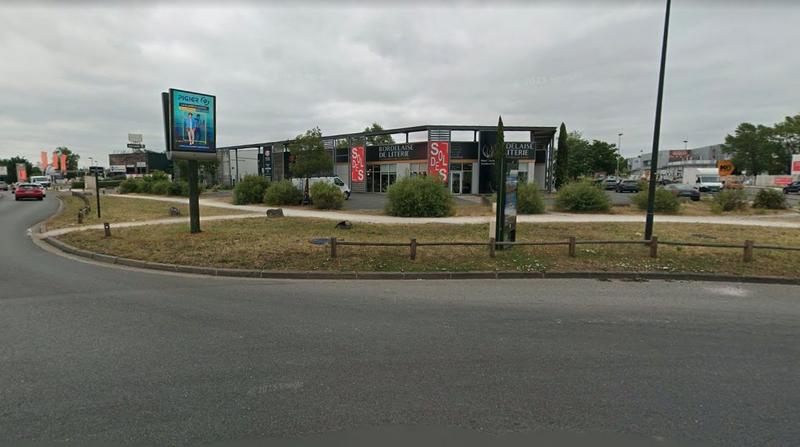 Local commercial - 676 m² - 5 pièces