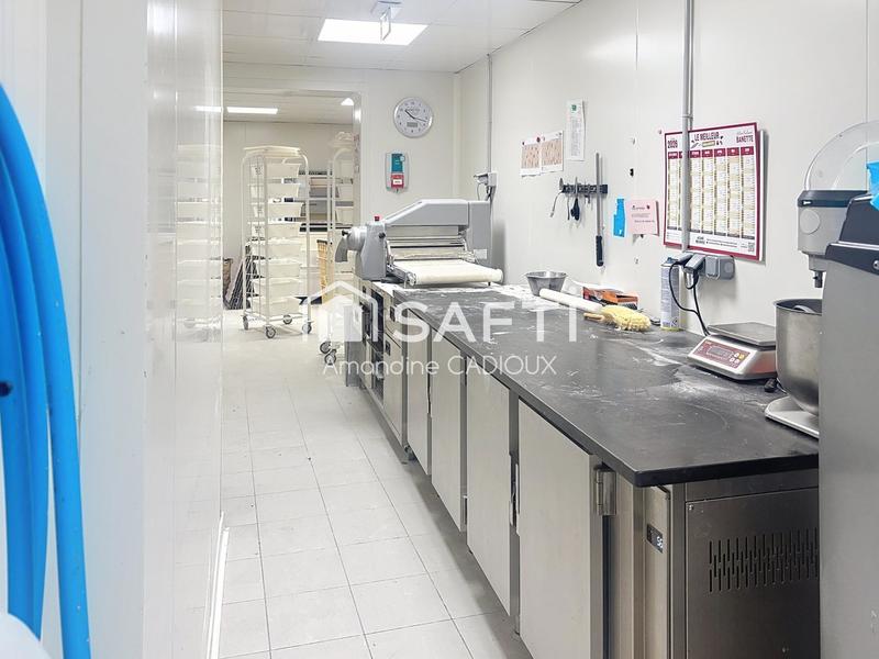 Local commercial - 300 m² - 12 pièces