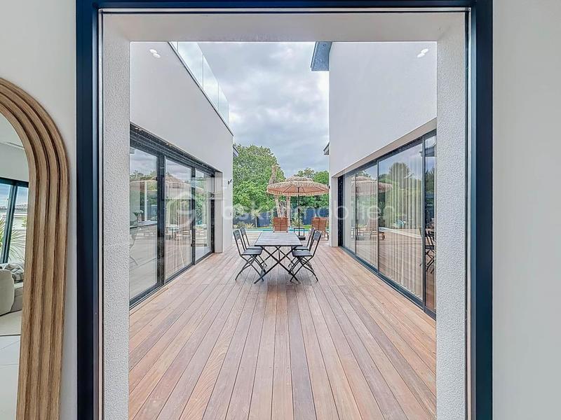 Maison - 213 m² - 6 pièces