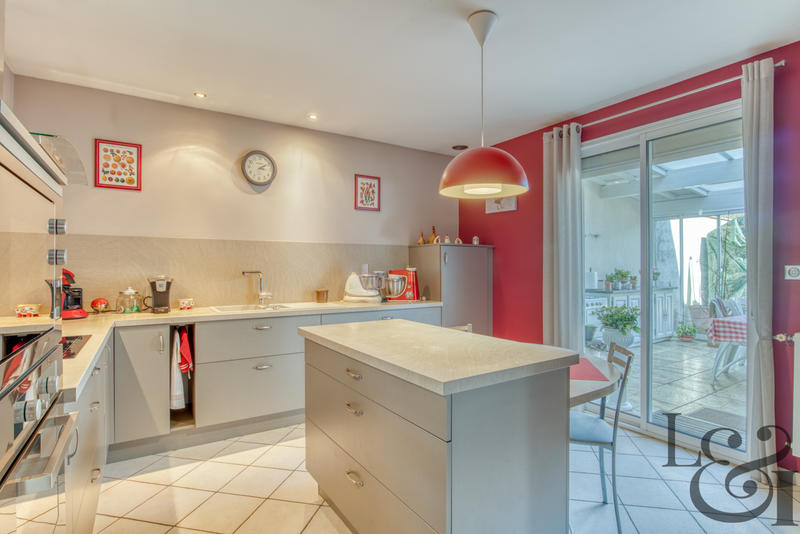 Maison - 188 m² - 9 pièces