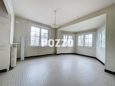 Maison - 224 m² - 8 pièces