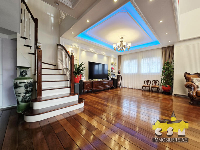 Villa - 207 m² - 7 pièces