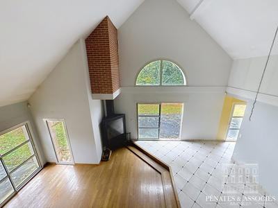 Maison - 241 m² - 8 pièces