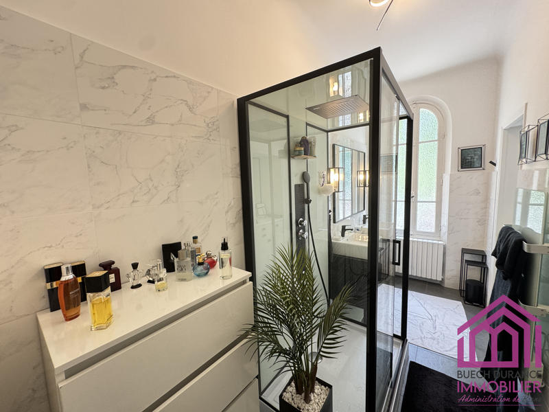 Villa - 233 m² - 6 pièces