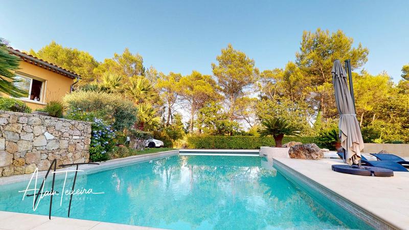 Maison - 308 m² - 8 pièces