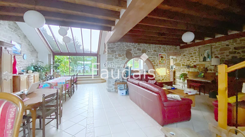 Propriété - 329 m² - 10 pièces