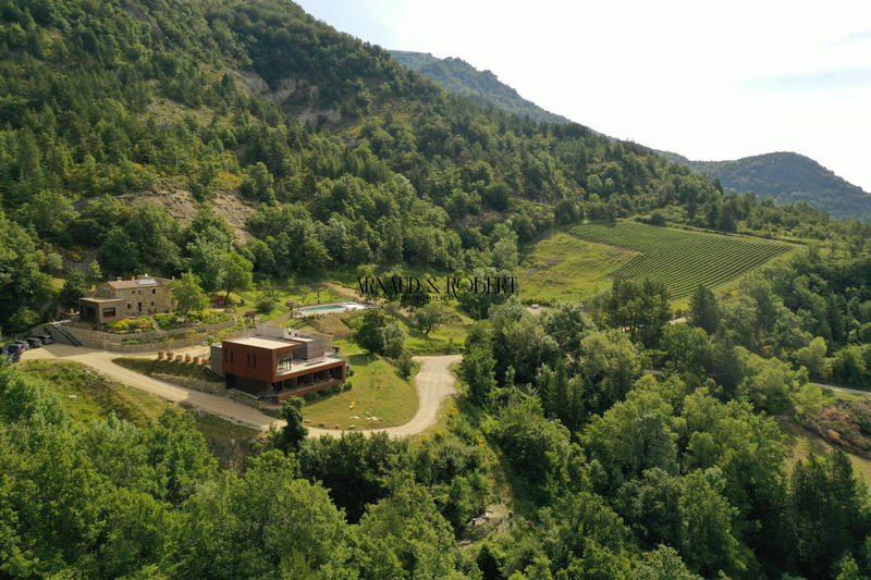 Maison - 600 m² - 25 pièces